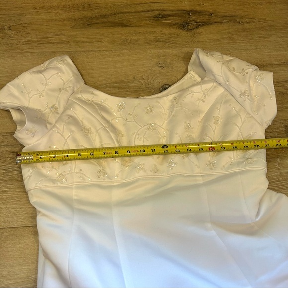 David’s Bridal Satin Wedding Dress A-line Plus Size Beading Cap Sleeve Train 18W - Picture 14 of 15
